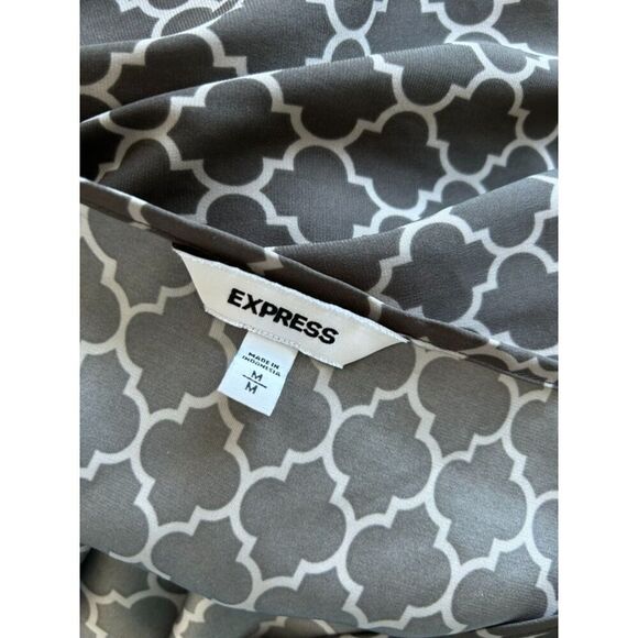 EXPRESS Satin Lattice Print Short Sleeve Blouse Size M - Picture 4 of 5
